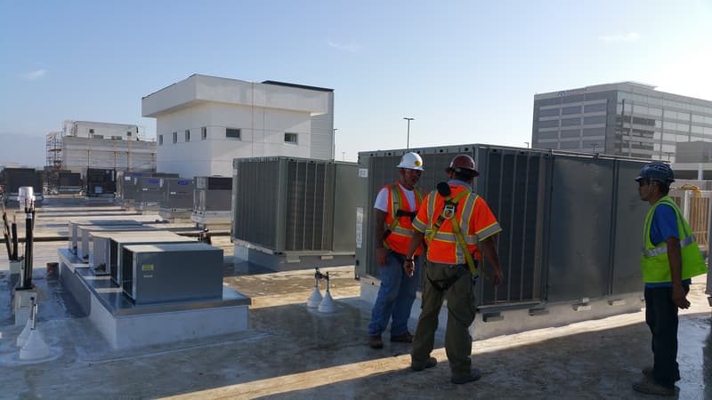 Foto de instalación de ductos de E & A Mechanical